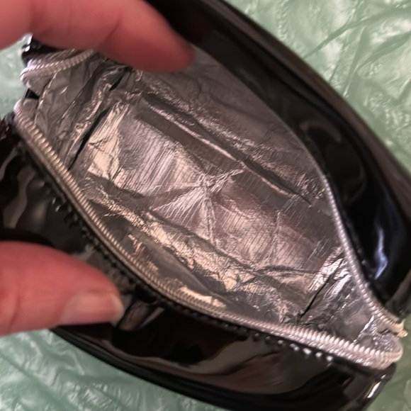 CHANEL Coco Bloom cosmetic pouch - Picture 6 of 7